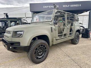 Land Rover est prêt à réintégrer les rangs militaires et a dévoilé trois nouveaux modèles de Defender Wolf Series II.