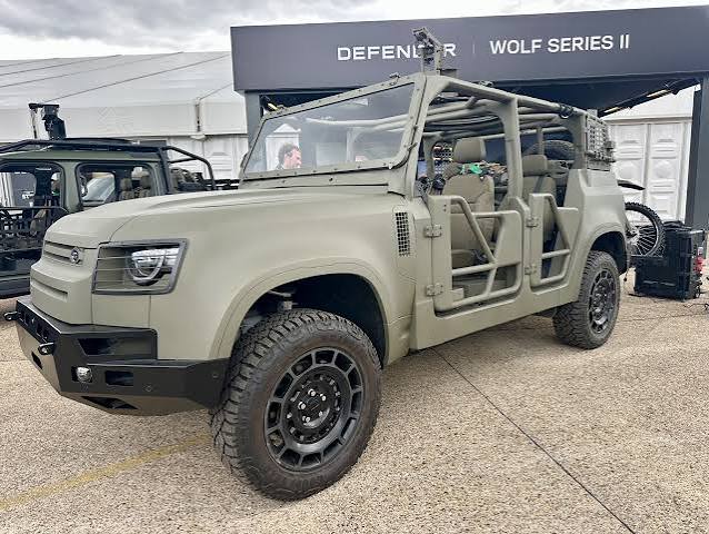 Land Rover est prêt à réintégrer les rangs militaires et a dévoilé trois nouveaux modèles de Defender Wolf Series II.
